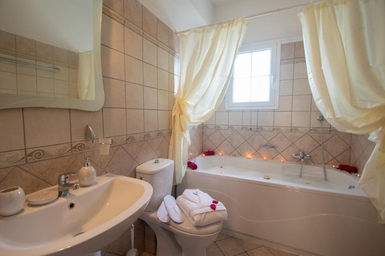 Luxury Villa Vanato & Pool Koukounaria Екстер'єр фото